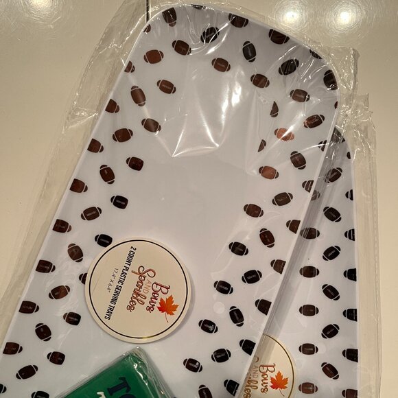 Football Plastic Serving Trays (4) and Football Napkins (new)/ps/x)) - Picture 8 of 15